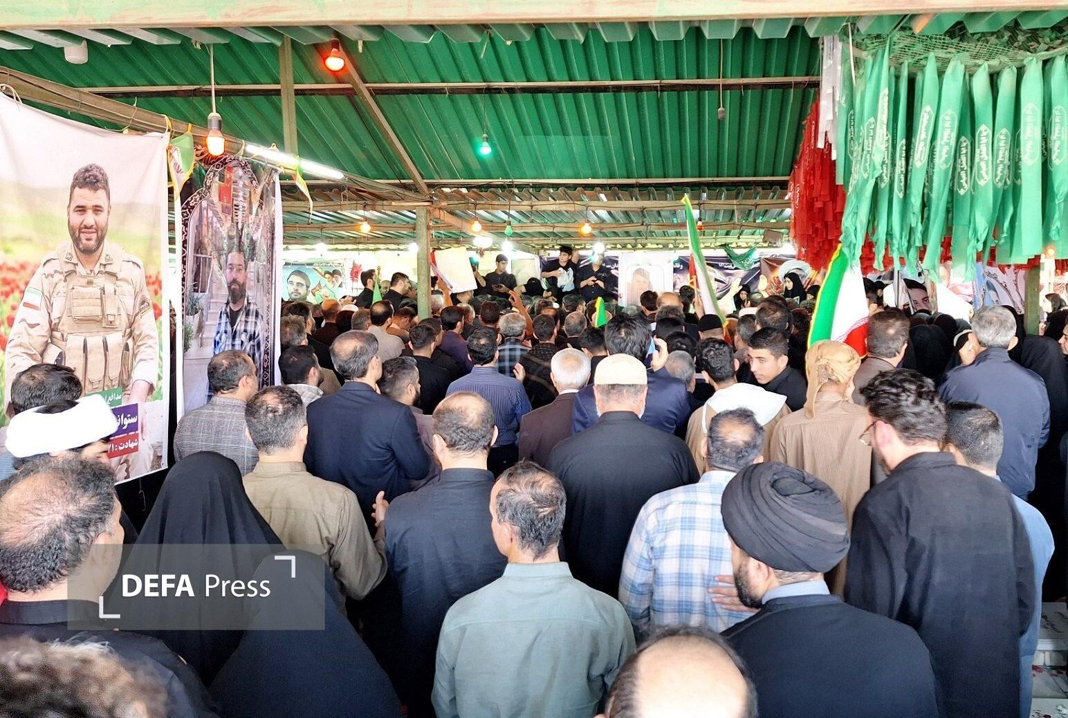 تشییع ۲ شهید مدافع امنیت با حضور حماسی مردم در اهواز تشییع ۲ شهید مدافع امنیت با حضور حماسی مردم در اهواز