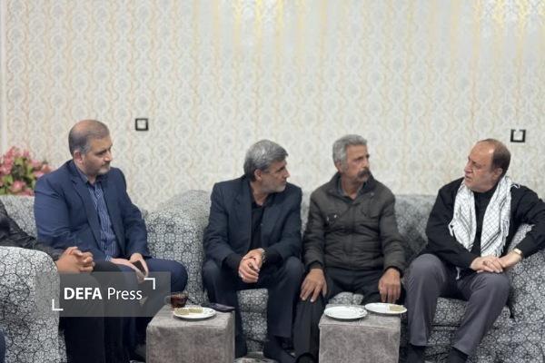 دیدار نایب رئیس مجلس شورای اسلامی با خانواده شهید «مهدی مرادی» + تصاویر