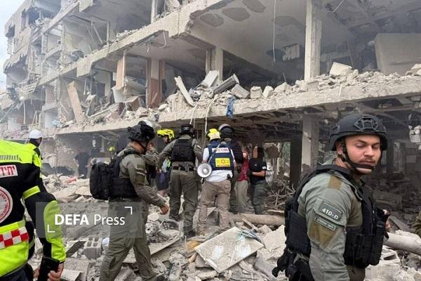 اصابت موشکهای ایران به ۱۱ نقطه در تلآویو اصابت موشکهای ایران به ۱۱ نقطه در تلآویو