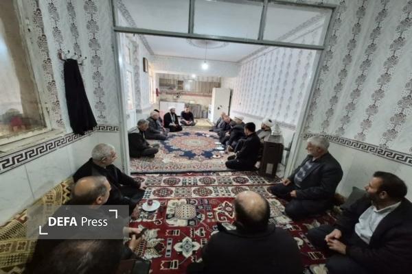 مدیرکل حفظ آثار دفاع مقدس قزوین با خانواده شهید حیدری در قمیک دیدار کرد