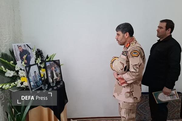 ديدار فرمانده مرزبانی استان اردبيل با خانواده شهید اقتدار در مشگینشهر ديدار فرمانده مرزبانی استان اردبيل با خانواده شهید اقتدار در مشگینشهر