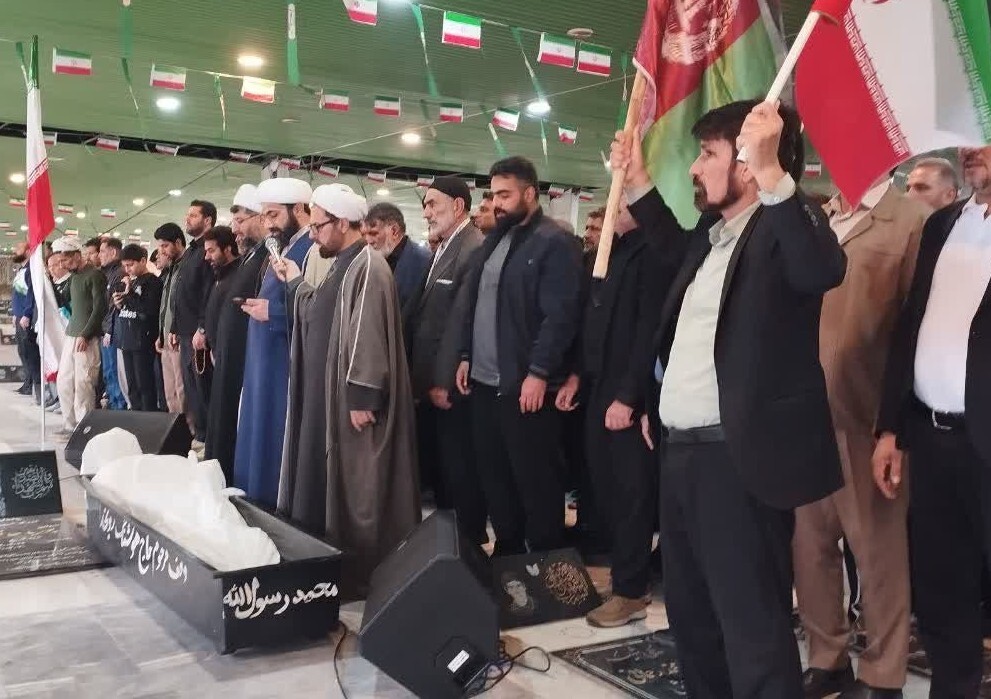 تشییع پیکر شهید افغانستانی جنگ رمضان در اندیمشک