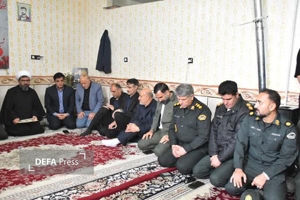 مدیرکل بنیاد شهید لرستان با خانواده شهید «بهمنی» دیدار کرد مدیرکل بنیاد شهید لرستان با خانواده شهید «بهمنی» دیدار کرد