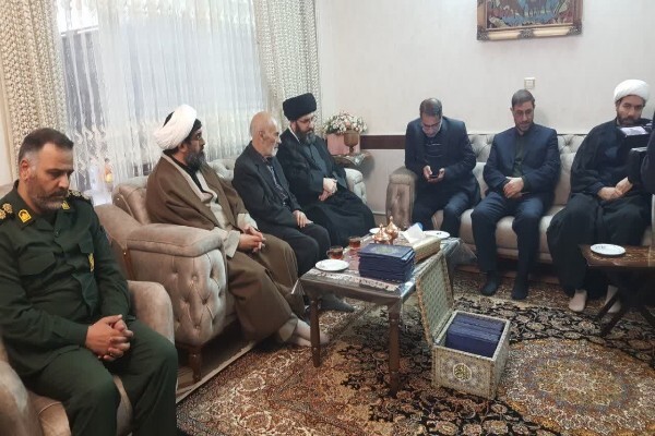 دیدار مسئولان استان زنجان با خانواده شهیدان «محسن احمدی»