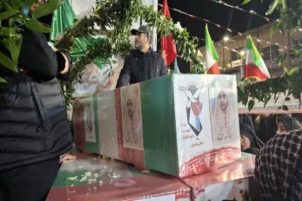 وداع مردم زنجان با شهدا زیر بارش باران