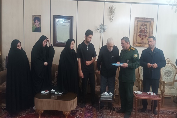 ملت ایران خونخواه شهداست و دشمن را به ذلت خواهد کشاند