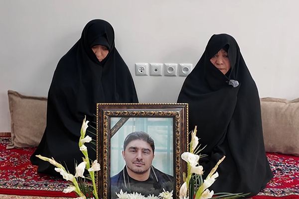 فیلم/ مادر شهید: دشمنان بدانند یک وجب از خاک کشور را به آنها نخواهیم داد