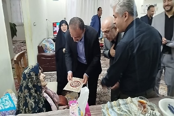 دیدار نوروزی مدیرکل بنیاد شهید و نماینده مردم آستانه اشرفیه در مجلس با خانواده‌های شهدا