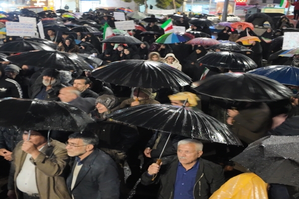 فیلم/ باران سیل آسا هم مانع حماسه حضور مردم ایلام نشد