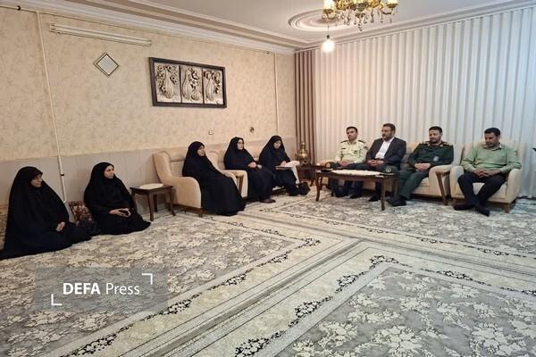 دیدار فرماندار شهرستان سرخس با دختران شهدای سرخس+ تصاویر