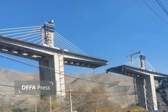 در جریان جنگ ۴۰ روزه تعداد ۲۴ پل و تقاطع در اقصی نقاظ کشور هدف قرار گرفت