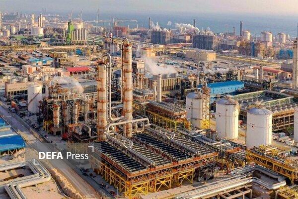 بلومبرگ: صادرات نفت ایران با وجود محاصره دریایی آمریکا ادامه دارد