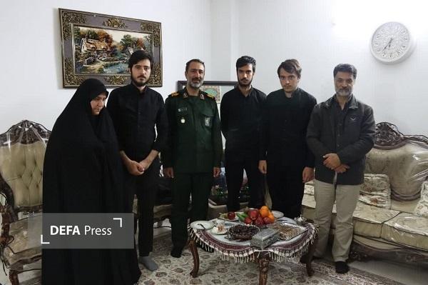 دیدار فرمانده سپاه حضرت روح‌الله استان مرکزی با خانواده شهیدان امیدواری و حسیبی قاسم‌آبادی