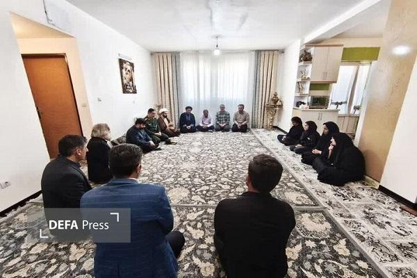 تجلیل مسئولان سپاه لرستان از خانواده شهید «بهزاد دالوند»