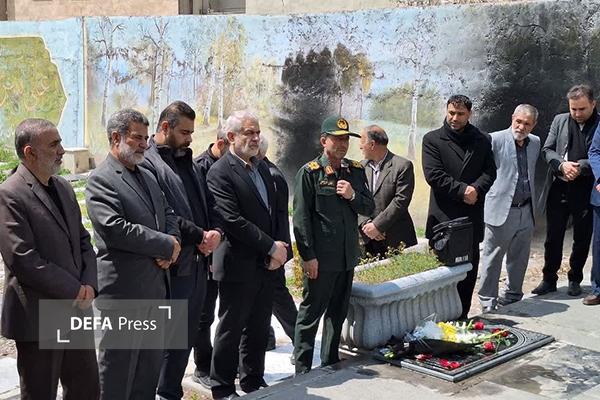 حضور مردم در خیابان‌ها، حکمِ مهمات برای سلاح رزمندگان را دارد