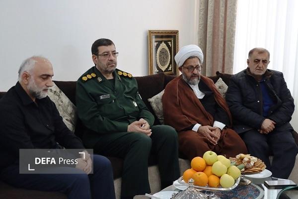 دیدار مدیرکل حفظ آثار و نشر ارزش‌های دفاع مقدس و مقاومت مازندران با خانواده نخبه شهید جنگ رمضان در بابلسر