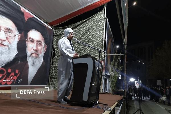 عالم اهل سنت کردستانی بر تداوم حضور مردمی در خیابان‌ها تأکید کرد