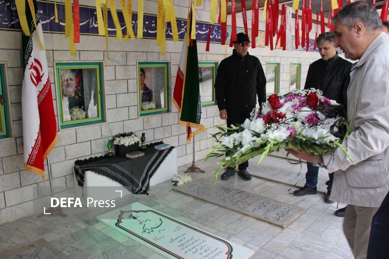 ادای احترام رئیس سازمان انرژی اتمی به شهید پاکپور