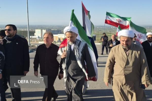 حضور نماینده ولی‌فقیه در قزوین به همراه فعالان فرهنگی در موزه دفاع مقدس