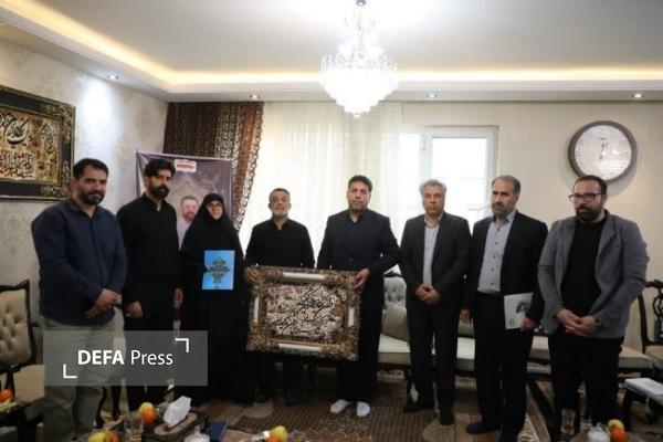 دیدار مدیرکل ورزش و جوانان همدان با خانواده شهید ورزشکار «محمدمهدی فرهادی رامین»