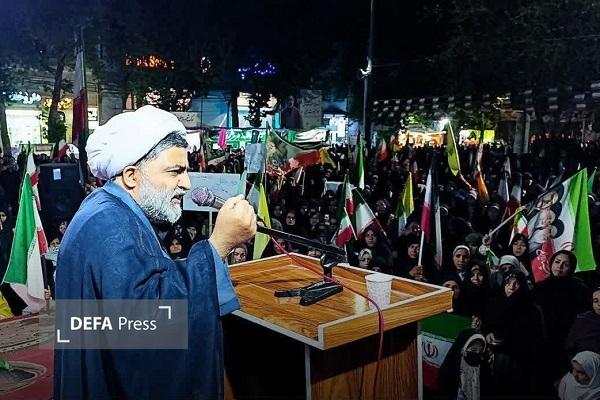 انزوای آمریکا در سطح بین‌المللی نتیجه مستقیم اتحاد مقدس مردم است