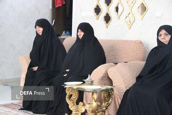 مدیر کل حفظ آثار و نشر ارز شهای دفاع مقدس و مقاومت استان سمنان و با خانواده شهید «محمد باصری» مدیر کل حفظ آثار و نشر ارز شهای دفاع مقدس و مقاومت استان سمنان و با خانواده شهید «محمد باصری»