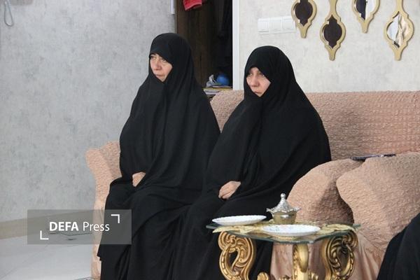 مدیر کل حفظ آثار و نشر ارز شهای دفاع مقدس و مقاومت استان سمنان و با خانواده شهید «محمد باصری» مدیر کل حفظ آثار و نشر ارز شهای دفاع مقدس و مقاومت استان سمنان و با خانواده شهید «محمد باصری»