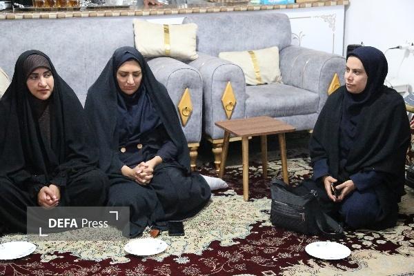 دیدار مدیرکل امور بانوان استانداری کهگیلویه و بویراحمد با خانواده شهیده «یکتا امیریان» در یاسوج+ تصاویر