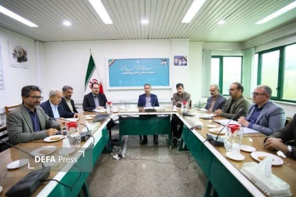کارگران سربازان خط مقدم دفاع مقدس هستند