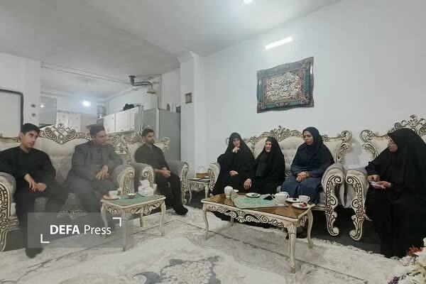 دیدار مدیرکل دفتر امور زنان و خانواده استانداری خراسان رضوی با خانواده‌های شهدای جنگ رمضان