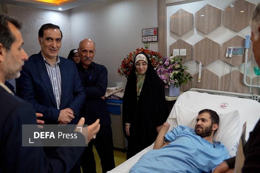عیادت معاون رئیس جمهور و رئیس بنیاد شهید و امور ایثارگران از جانباز سرافراز «حسین محمدی»