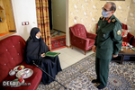 دیدار سردار ابوالقاسم شریفی با مادر شهیدان طوقانی