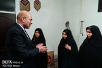 حضور دکتر قالیباف در منزل شهید مدافع امنیت «روح‌الله عجمیان»