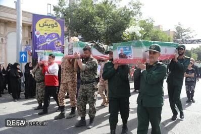 تصاویر/ تشییع پیکر مطهر سه شهید والامقام در شهر خمین