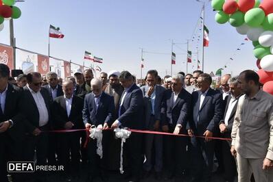 ادای احترام وزیر کشور به مقام شامخ شهدای گمنام شهر صنعتی کاوه