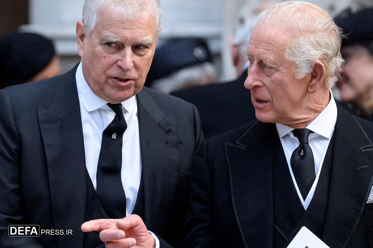 Букингемский дворец погряз в моральной распущенности и шпионаже / брат короля исключён из королевской семьи.