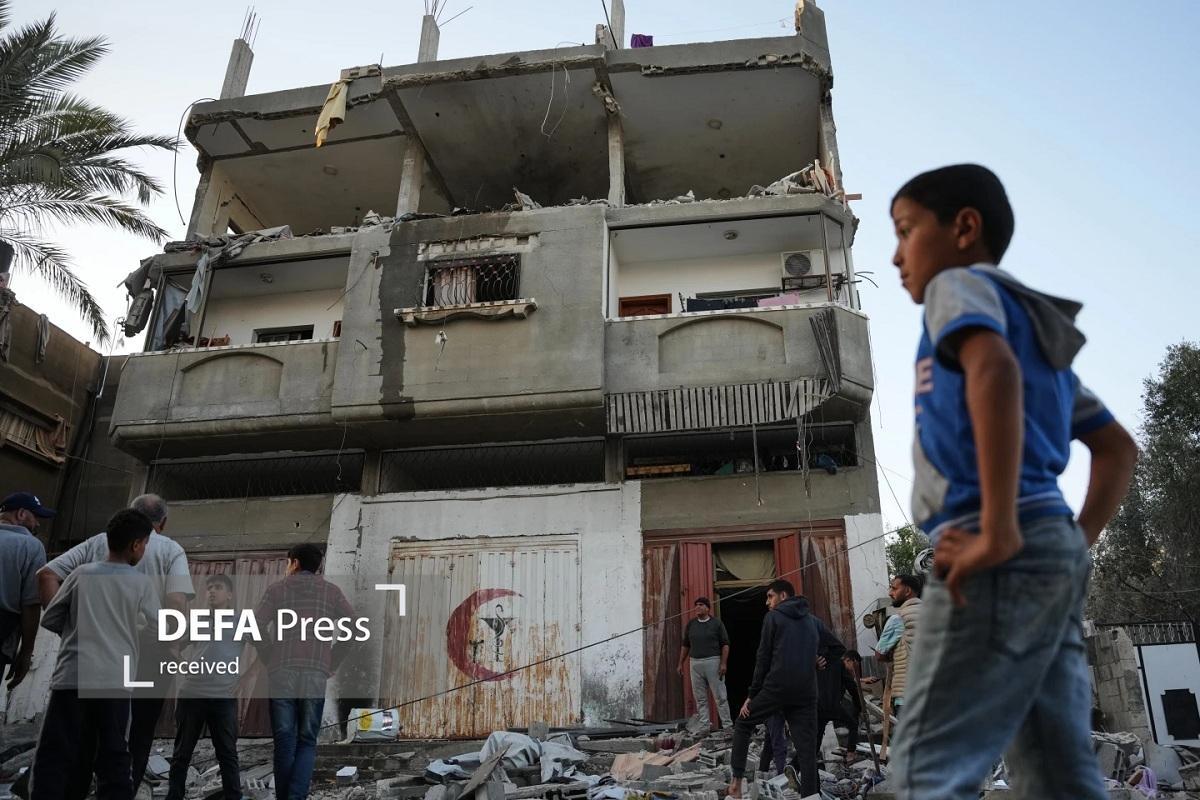 Хрупкое перемирие под бомбардировками / Ни одно место в Газе не является безопасным.