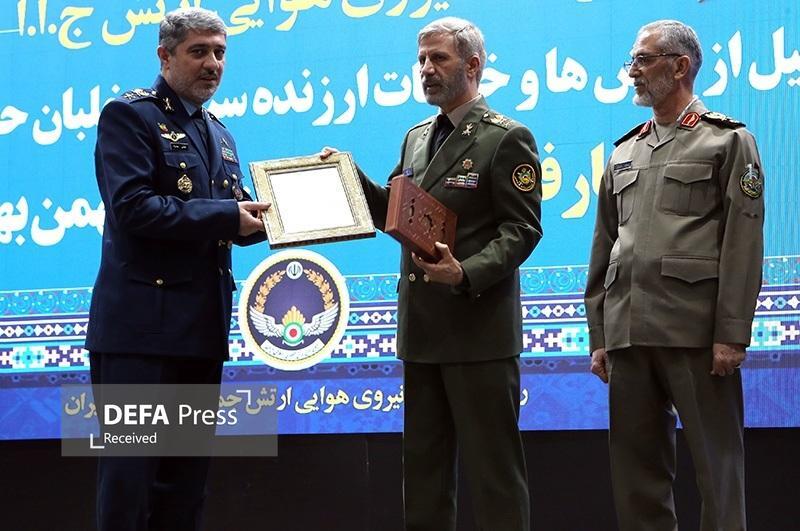 Новые командующие Военно‑воздушными силами армии, штабом противовоздушной обороны «Хатам аль‑Анбия» (мир ему) и силами противовоздушной обороны были назначены.