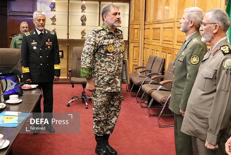 Новые командующие Военно‑воздушными силами армии, штабом противовоздушной обороны «Хатам аль‑Анбия» (мир ему) и силами противовоздушной обороны были назначены.