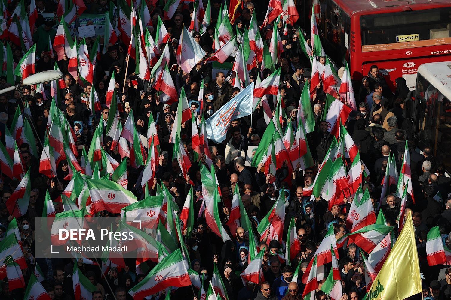 Гнев тегеранцев в демонстрации против терроризма и смуты/ Тегеранцы вышли на улицу с Кораном в руках