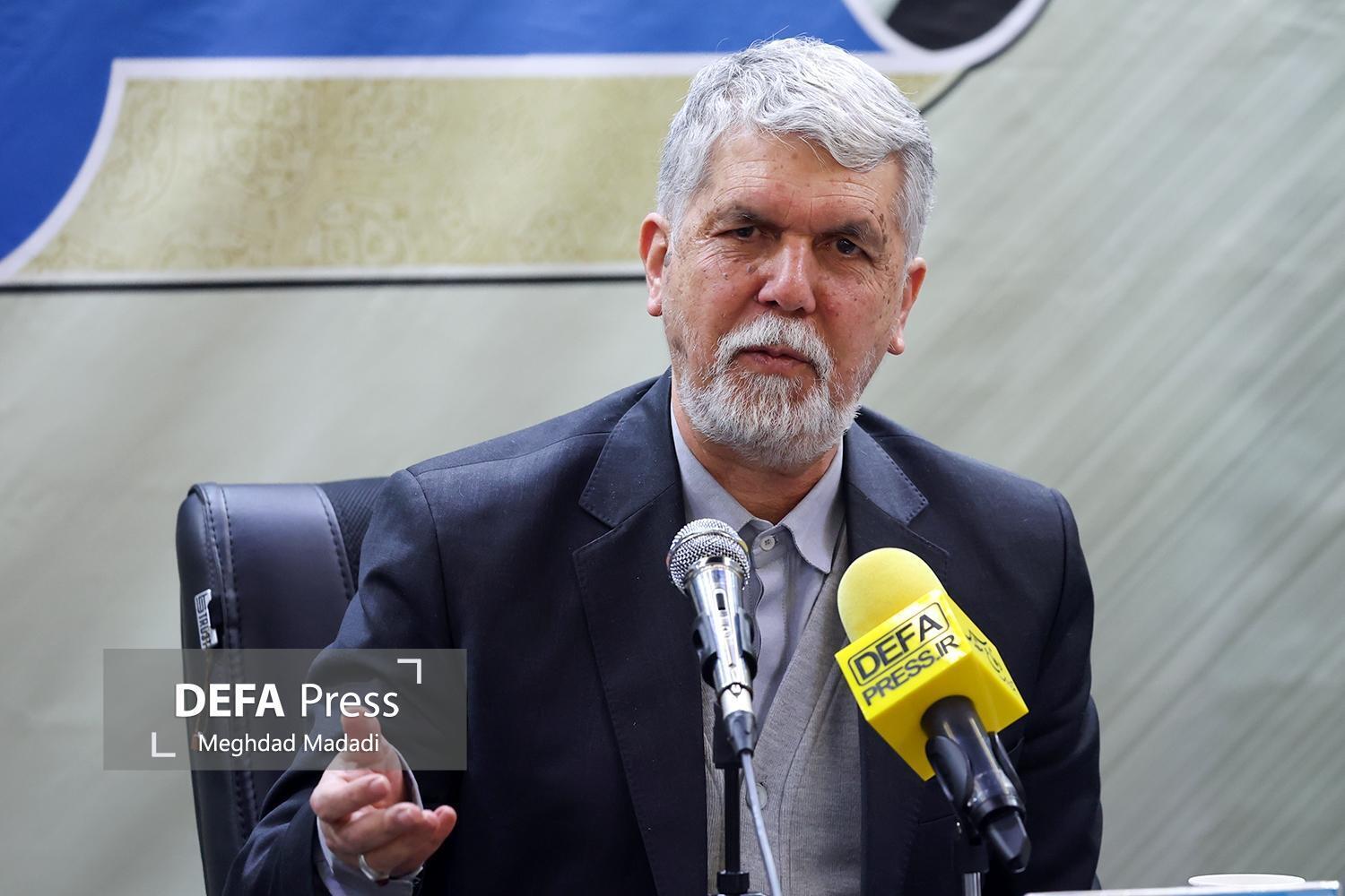 Министр культуры: Священная оборона создала новую страницу в истории иранцев/ Иран не похож на Ливию и Сирию.