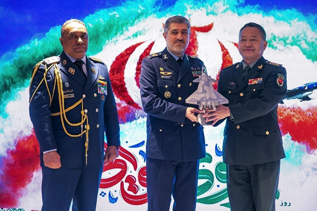 Спекуляции о покупке Ираном истребителя J-20