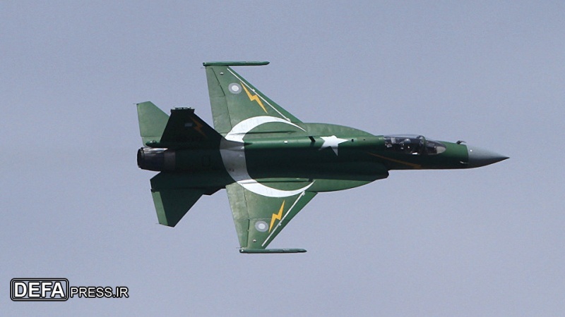 پاکستان کا جنگی طیارہ گر کر تباہ