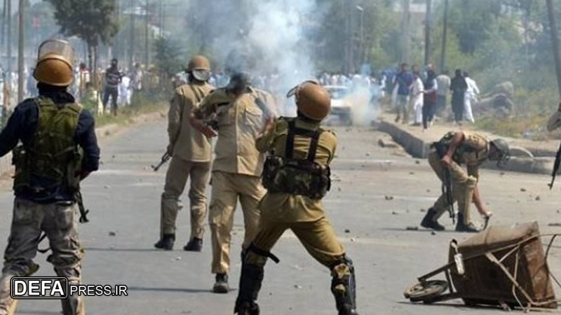 کشمیر میں جھڑپیں32 سے زائد افراد زخمی