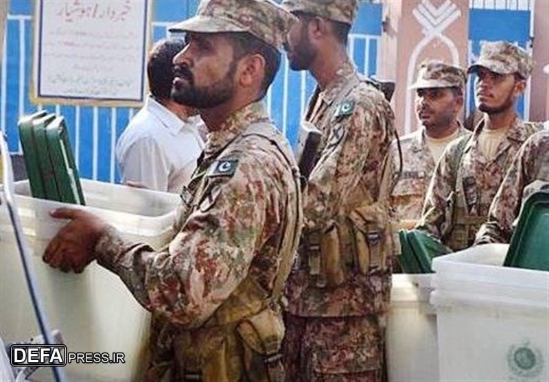 پاکستان؛ انتخابی نتائج کی ترسیل کا ذمہ سیکیورٹی اہلکاروں کے حوالے