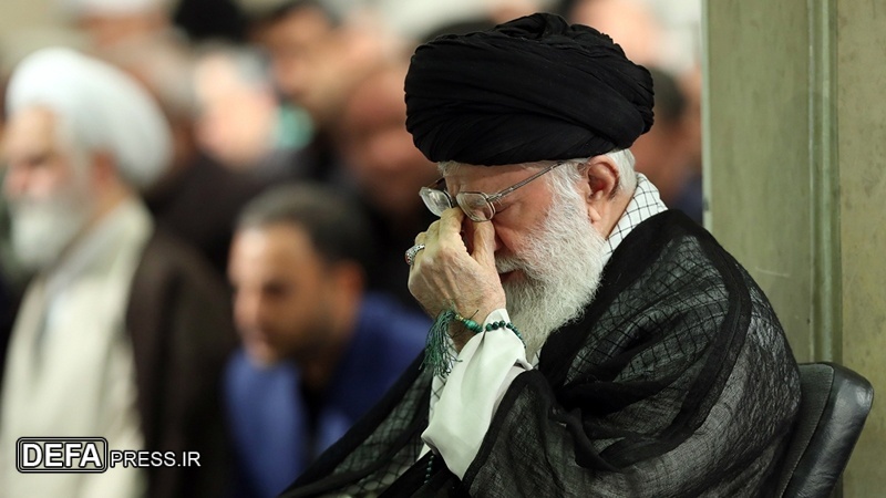 رہبر معظم انقلاب اسلامی کی موجودگی میں حسینیہ امام خمینی (رہ) میں مجلس شام غریباں منعقد ہوئی