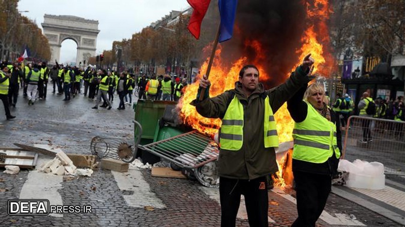 پیرس میں میکرون کے حامیوں کا مظاہرہ
