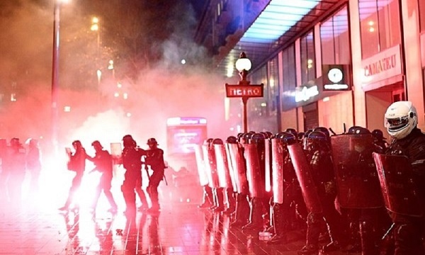 حکومتی فیصلوں کے خلاف فرانس میں وسیع مظاہرے