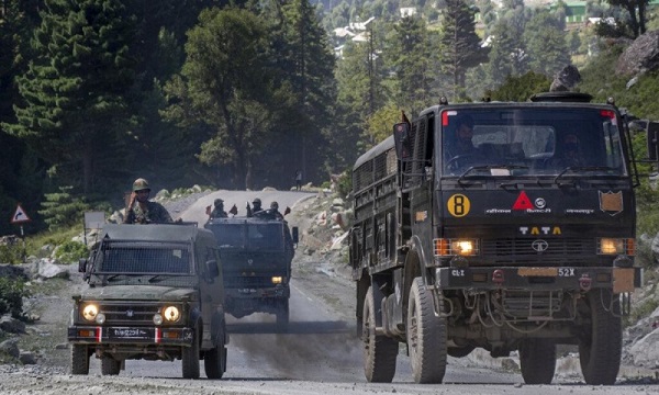 کشمیر میں ایک فوجی دستے پر فائرنگ، تین زخمی
