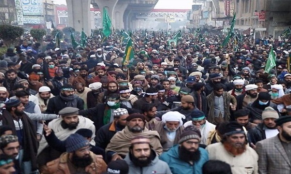پاکستان کے مختلف شہروں میں تحریک لبیک پاکستان کے حامیوں کا احتجاج/ ایک پولیس اہلکار ہلاک